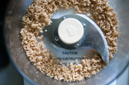 090613_walnuts_garlic